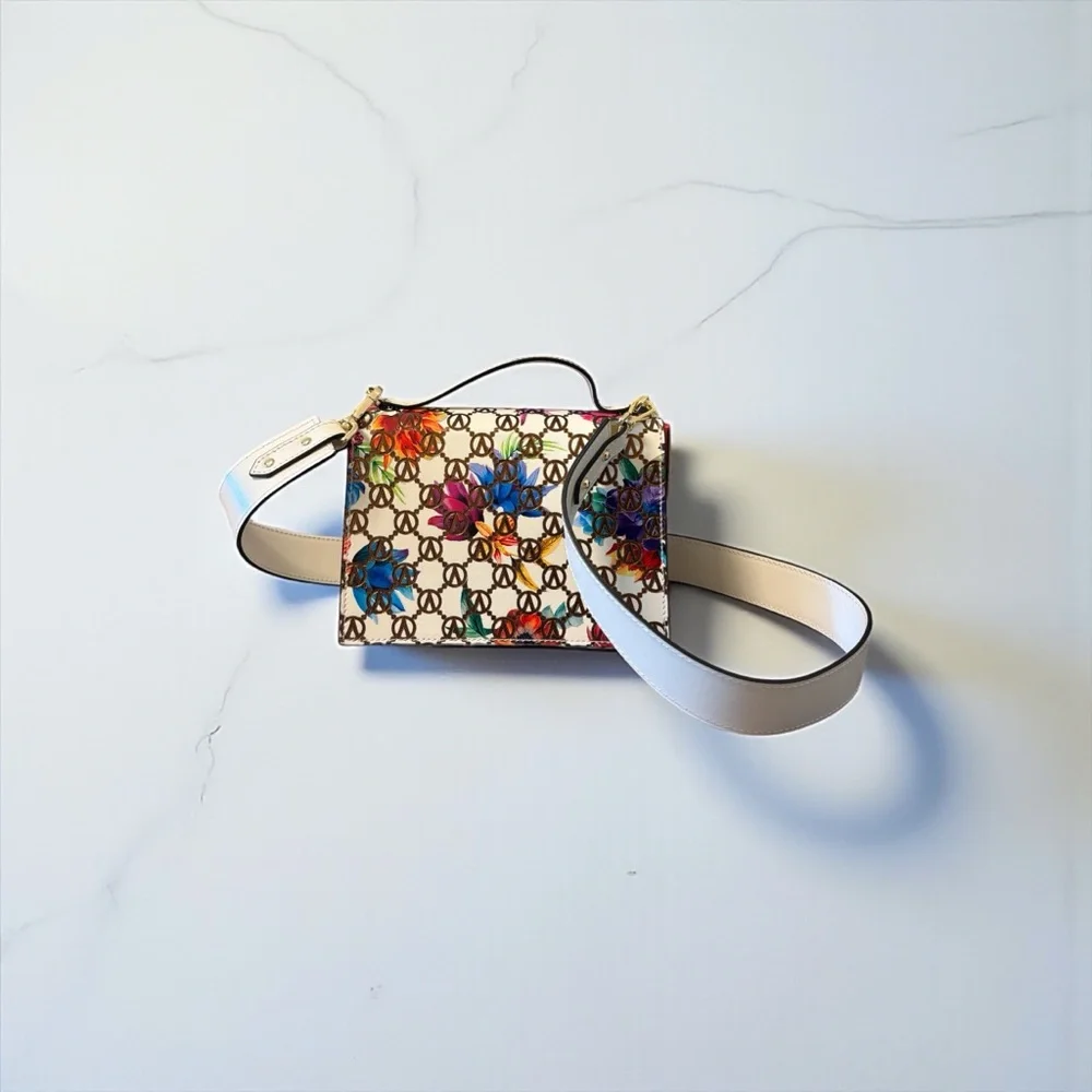Valentino by Mario Valentino Bag (not Valentino Garavani) - Picture 5 of 10